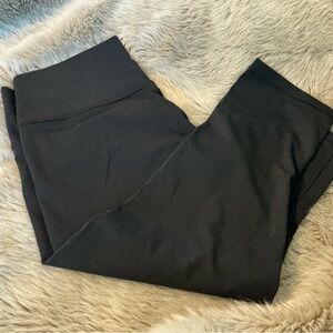 NWOT Lululemon Black Leggings 21” crop